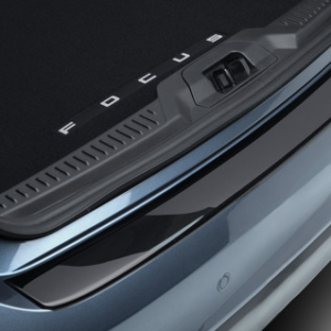 ClimAir®* Oblikovana zaščita zadnjega odbijača, sijoče črna